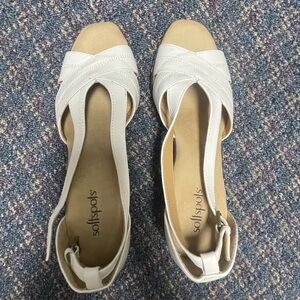 Preloved Softspots Women’s Open Toe Heels White size 8M